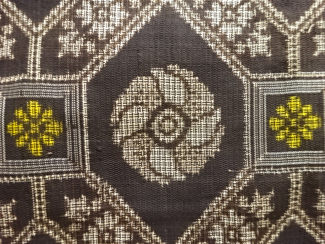 JAPANESE KIMONO / ANTIQUE KIMONO / SILK / DORO OSHIMA TSUMUGI / WOVEN FLORAL SHOKKOMON